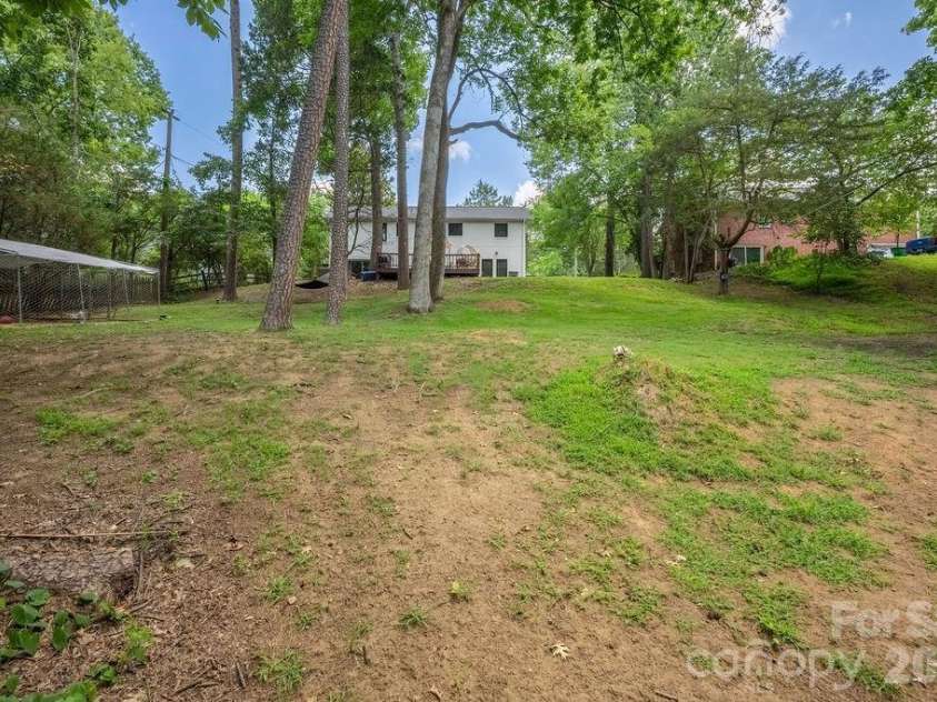 6614 Old Providence Road, Charlotte, NC 28226.  MLS# CAR4400938, YatesRealty ID 36433. 