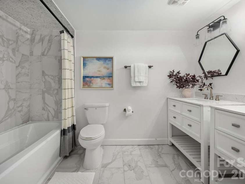 6614 Old Providence Road, Charlotte, NC 28226.  MLS# CAR4400938, YatesRealty ID 36433. Basement 2nd Full Bath