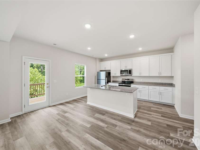 470 Woodberry Drive, Mooresville, NC 28115.  MLS# CAR4394705, YatesRealty ID 36434. 