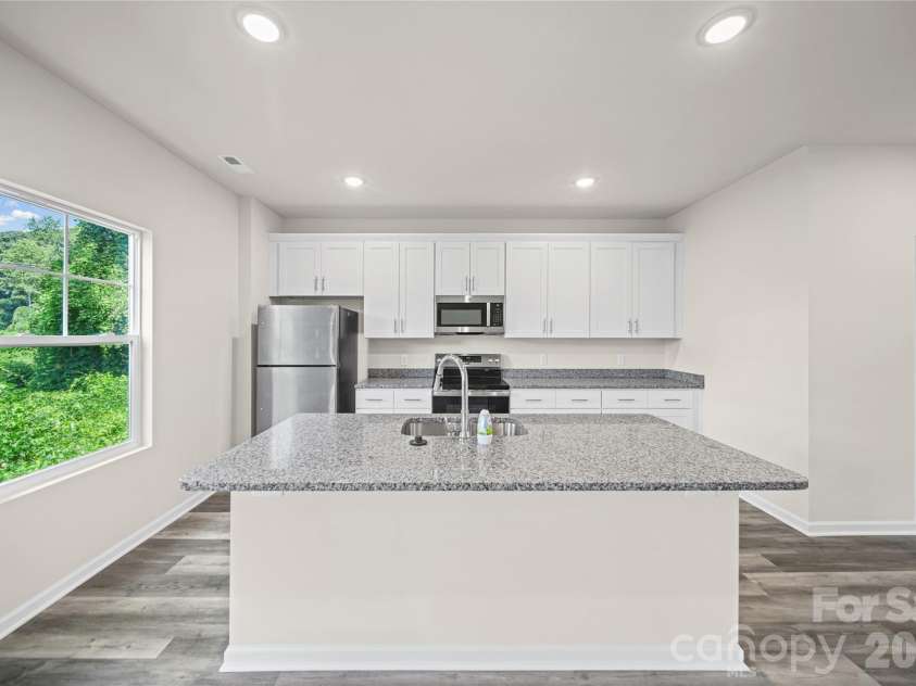 470 Woodberry Drive, Mooresville, NC 28115.  MLS# CAR4394705, YatesRealty ID 36434. Large Island