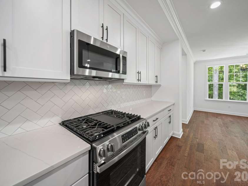 4024 Red Hill Way, Denver, NC 28037.  MLS# CAR4394817, YatesRealty ID 36435. Kitchen
