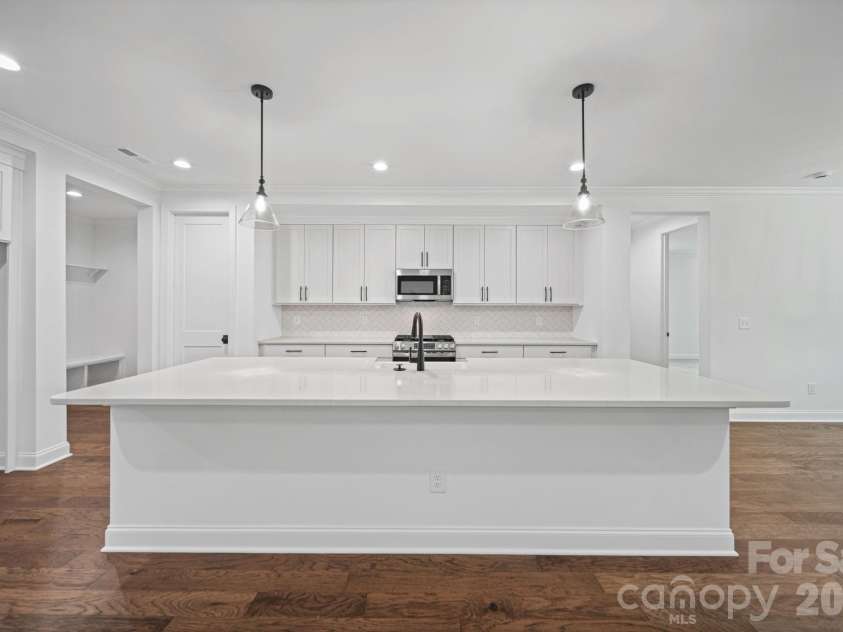 4024 Red Hill Way, Denver, NC 28037.  MLS# CAR4394817, YatesRealty ID 36435. Kitchen Island