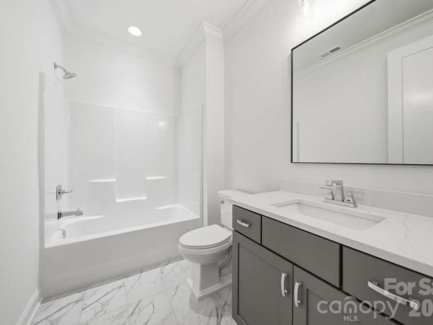 4024 Red Hill Way, Denver, NC 28037.  MLS# CAR4394817, YatesRealty ID 36435. Secondary Bathroom