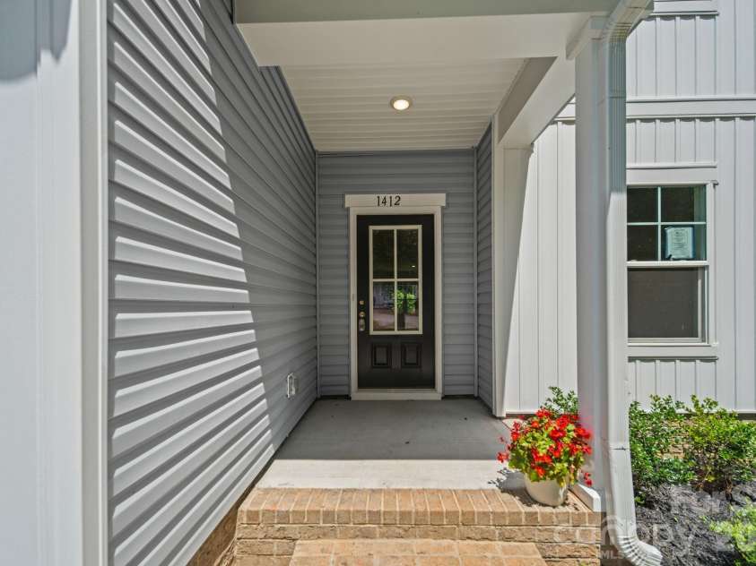 1412 Hubbard Terrace, Shelby, NC 28152.  MLS# CAR4395933, YatesRealty ID 36437. Front Porch
