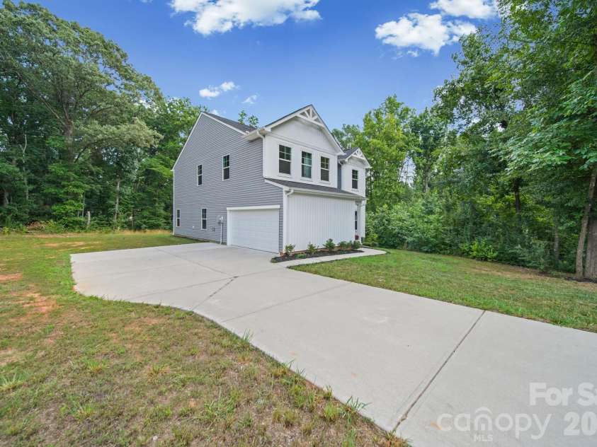 1412 Hubbard Terrace, Shelby, NC 28152.  MLS# CAR4395933, YatesRealty ID 36437. View from driveway