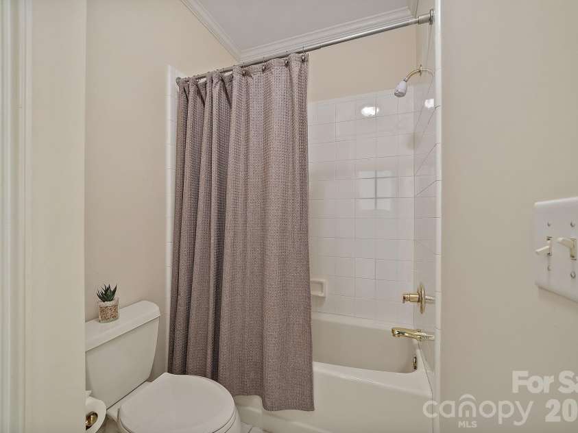 10917 Lederer Avenue, Charlotte, NC 28277.  MLS# CAR4389538, YatesRealty ID 36438. Guest Shower