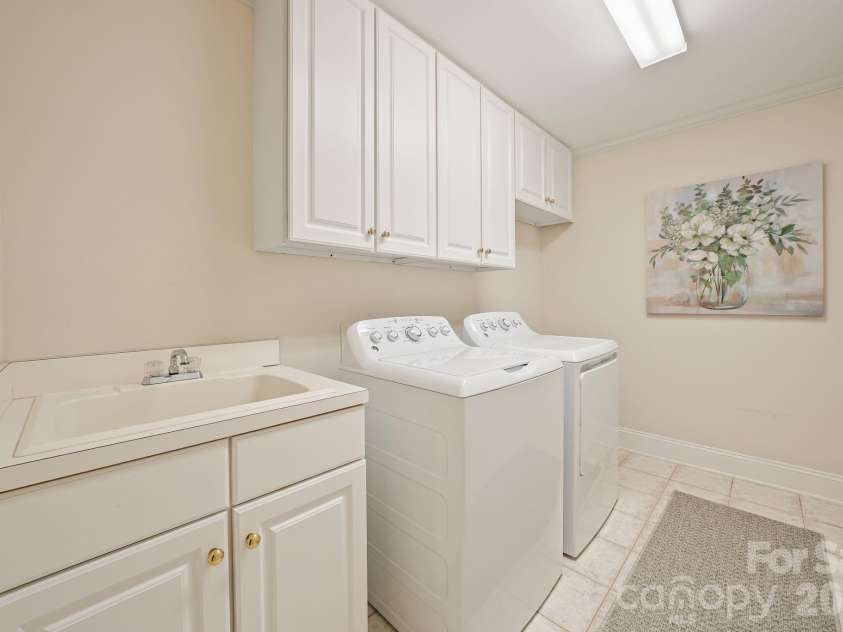 10917 Lederer Avenue, Charlotte, NC 28277.  MLS# CAR4389538, YatesRealty ID 36438. Laundry room on main level