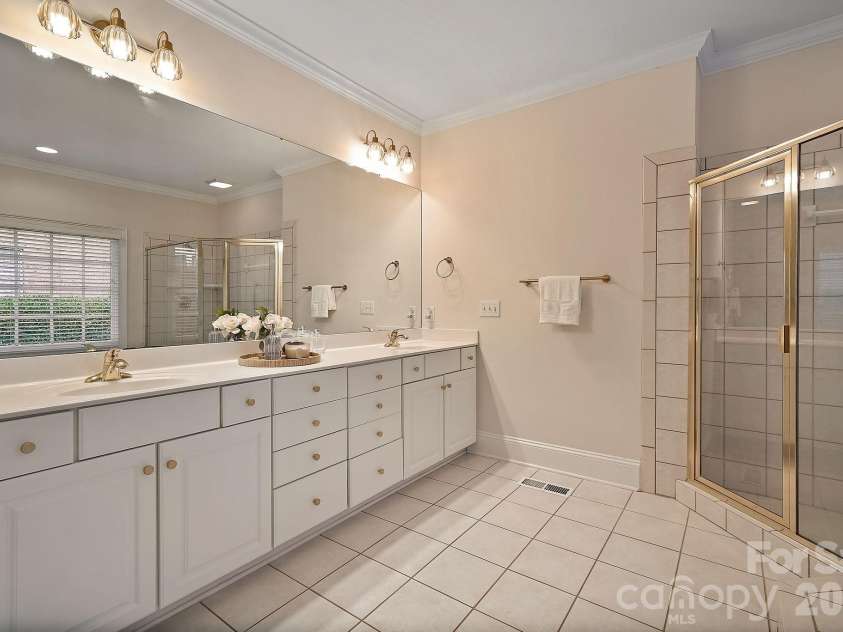 10917 Lederer Avenue, Charlotte, NC 28277.  MLS# CAR4389538, YatesRealty ID 36438. Primary Bathroom