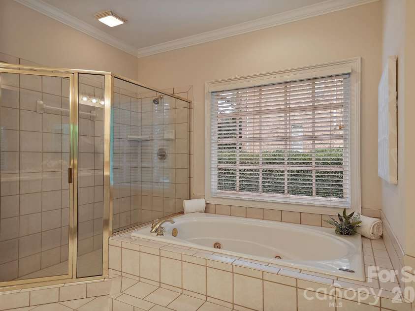 10917 Lederer Avenue, Charlotte, NC 28277.  MLS# CAR4389538, YatesRealty ID 36438. Primary Bathroom