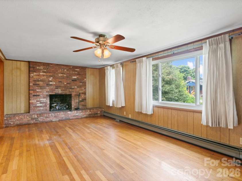 49 Hickory Tree Road, Asheville, NC 28805.  MLS# CAR4396718, YatesRealty ID 36439. 