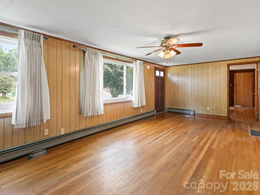 49 Hickory Tree Road, Asheville, NC 28805.  MLS# CAR4396718, YatesRealty ID 36439. 