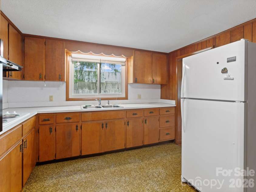 49 Hickory Tree Road, Asheville, NC 28805.  MLS# CAR4396718, YatesRealty ID 36439. 
