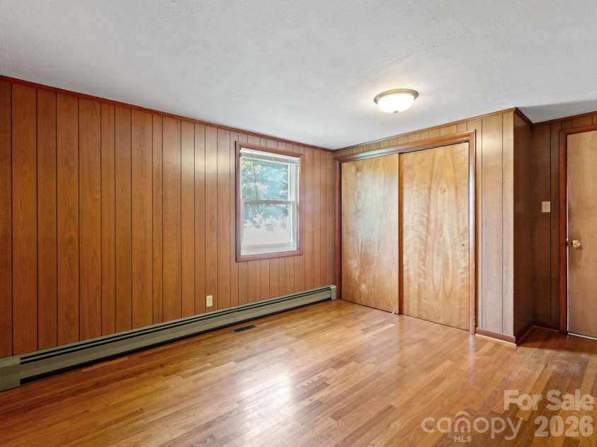49 Hickory Tree Road, Asheville, NC 28805.  MLS# CAR4396718, YatesRealty ID 36439. 