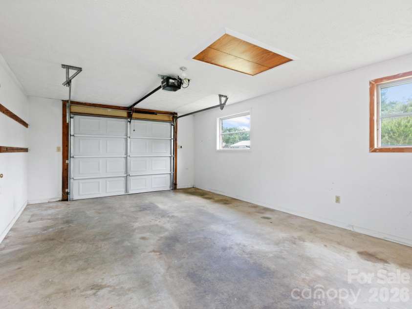 49 Hickory Tree Road, Asheville, NC 28805.  MLS# CAR4396718, YatesRealty ID 36439. 