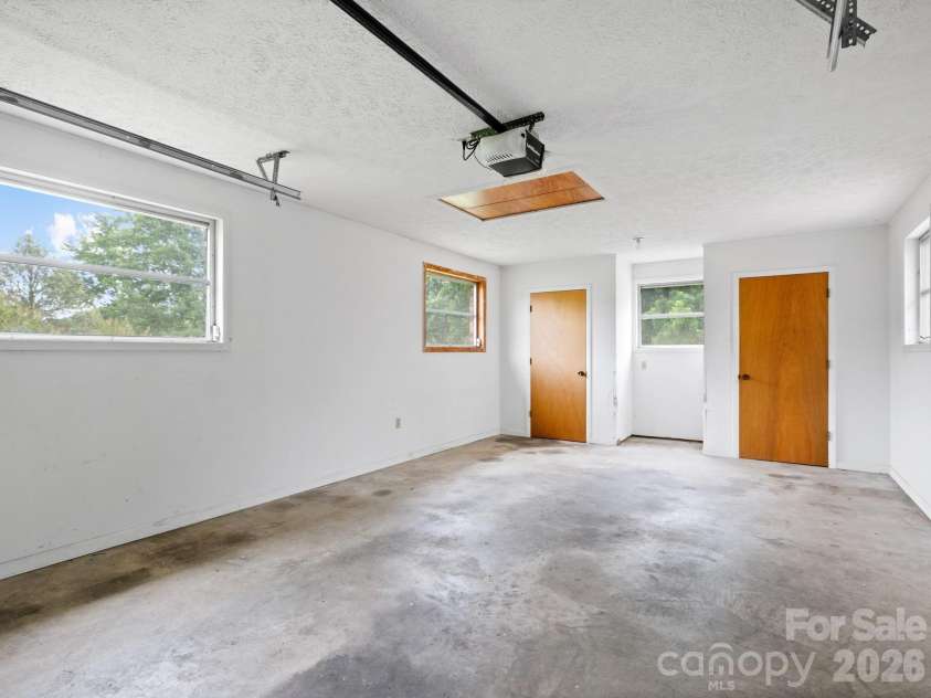 49 Hickory Tree Road, Asheville, NC 28805.  MLS# CAR4396718, YatesRealty ID 36439. 