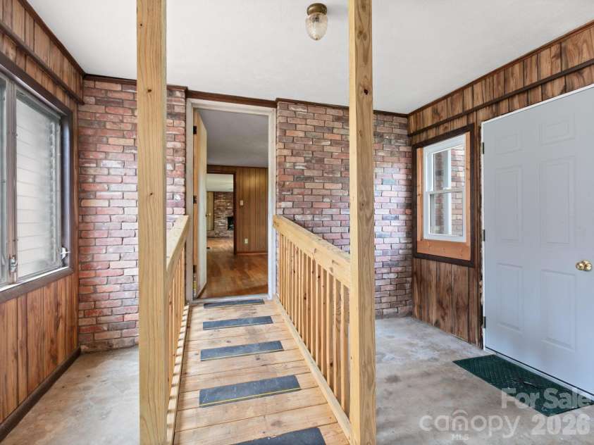 49 Hickory Tree Road, Asheville, NC 28805.  MLS# CAR4396718, YatesRealty ID 36439. 