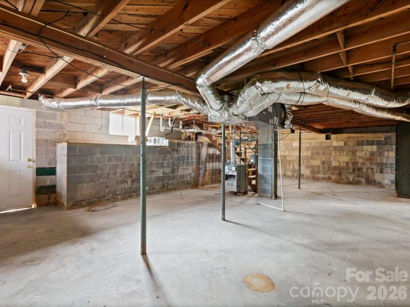 49 Hickory Tree Road, Asheville, NC 28805.  MLS# CAR4396718, YatesRealty ID 36439. 