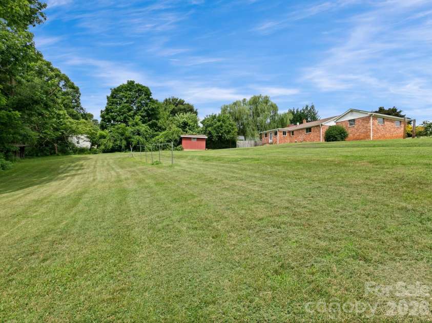 49 Hickory Tree Road, Asheville, NC 28805.  MLS# CAR4396718, YatesRealty ID 36439. 