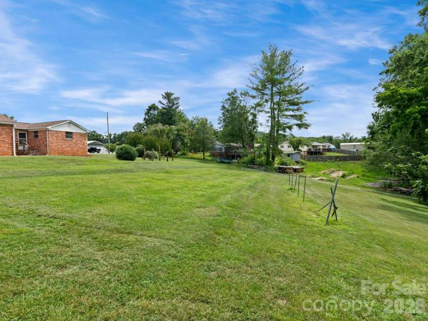 49 Hickory Tree Road, Asheville, NC 28805.  MLS# CAR4396718, YatesRealty ID 36439. 