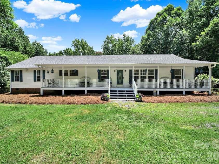 15715 Youngblood Road, Charlotte, NC 28278.  MLS# CAR4392461, YatesRealty ID 36440. 