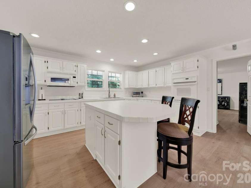 15715 Youngblood Road, Charlotte, NC 28278.  MLS# CAR4392461, YatesRealty ID 36440. 