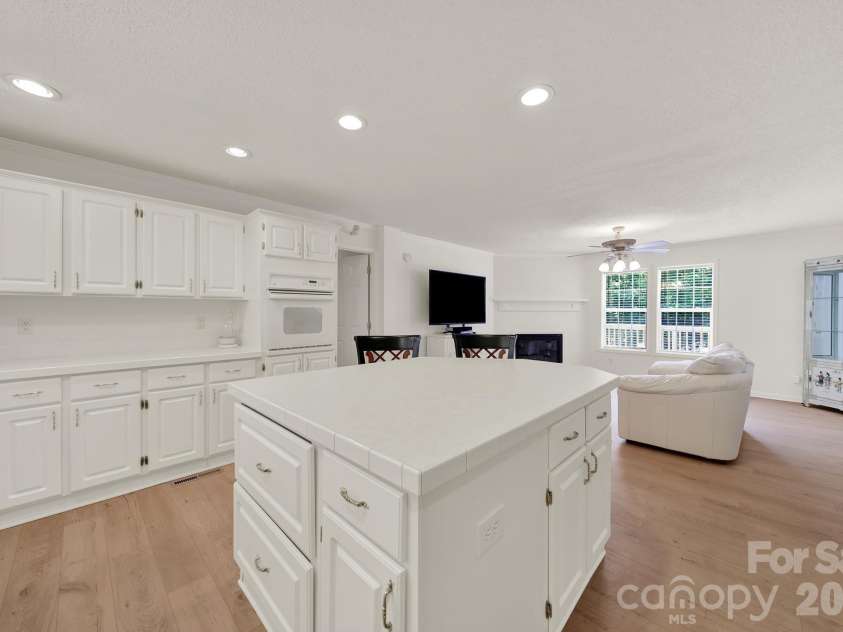 15715 Youngblood Road, Charlotte, NC 28278.  MLS# CAR4392461, YatesRealty ID 36440. 