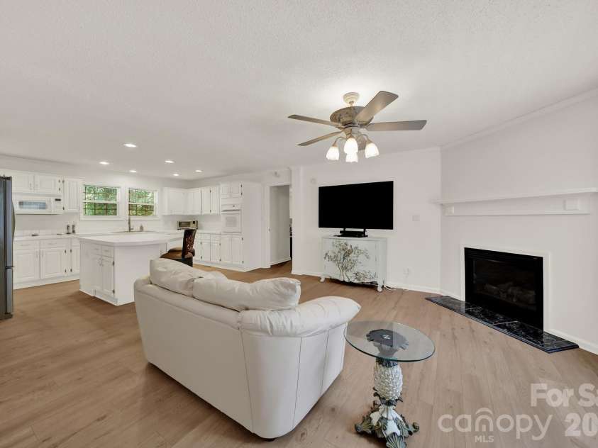 15715 Youngblood Road, Charlotte, NC 28278.  MLS# CAR4392461, YatesRealty ID 36440. 