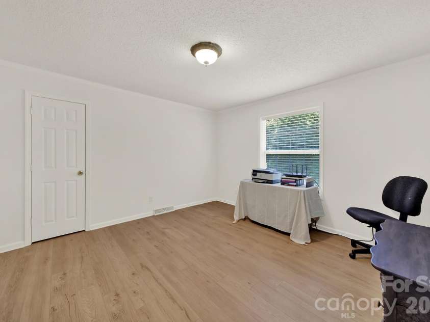 15715 Youngblood Road, Charlotte, NC 28278.  MLS# CAR4392461, YatesRealty ID 36440. 