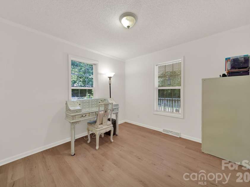 15715 Youngblood Road, Charlotte, NC 28278.  MLS# CAR4392461, YatesRealty ID 36440. 