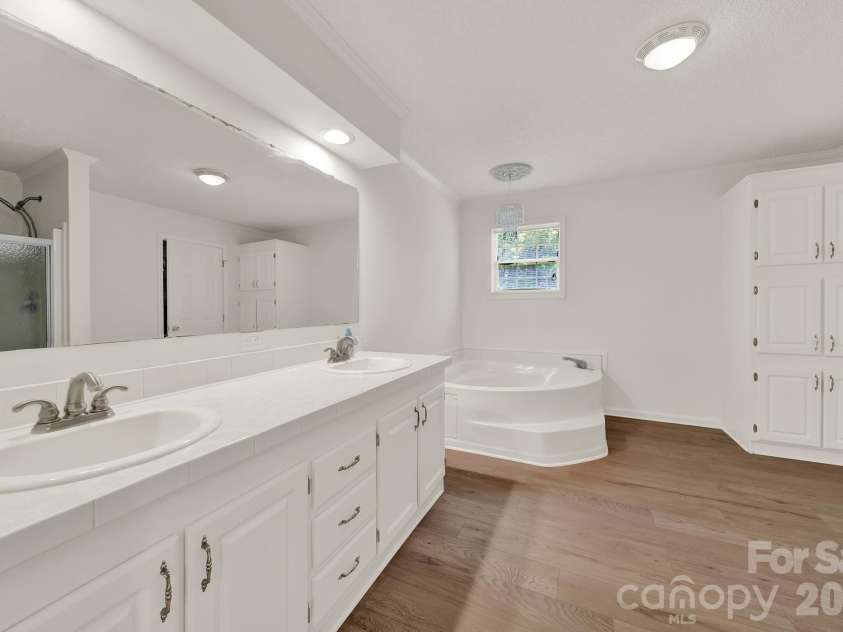 15715 Youngblood Road, Charlotte, NC 28278.  MLS# CAR4392461, YatesRealty ID 36440. 