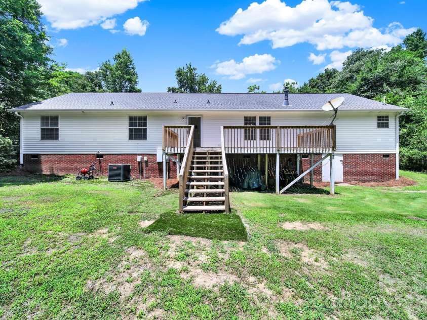 15715 Youngblood Road, Charlotte, NC 28278.  MLS# CAR4392461, YatesRealty ID 36440. 