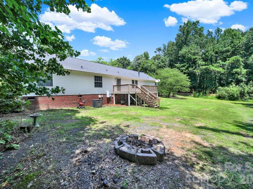 15715 Youngblood Road, Charlotte, NC 28278.  MLS# CAR4392461, YatesRealty ID 36440. 