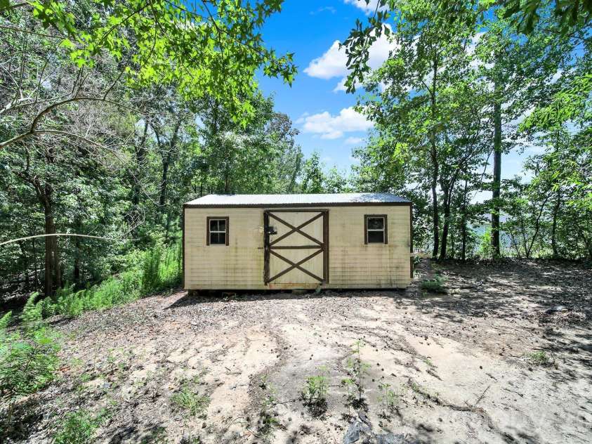 15715 Youngblood Road, Charlotte, NC 28278.  MLS# CAR4392461, YatesRealty ID 36440. 