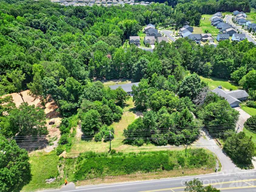 15715 Youngblood Road, Charlotte, NC 28278.  MLS# CAR4392461, YatesRealty ID 36440. 