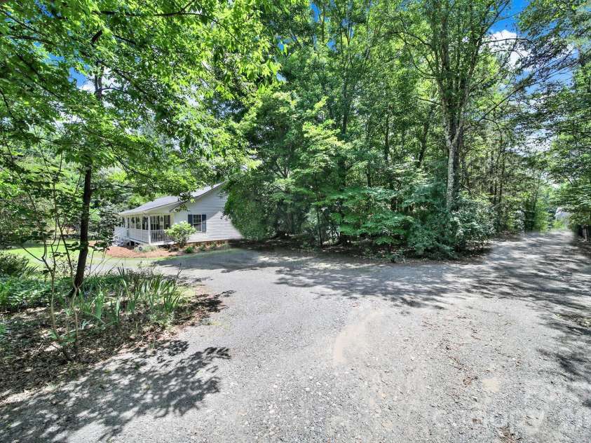15715 Youngblood Road, Charlotte, NC 28278.  MLS# CAR4392461, YatesRealty ID 36440. 