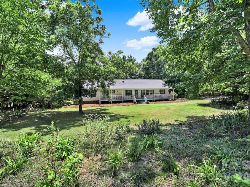 15715 Youngblood Road, Charlotte, NC 28278.  MLS# CAR4392461, YatesRealty ID 36440. 