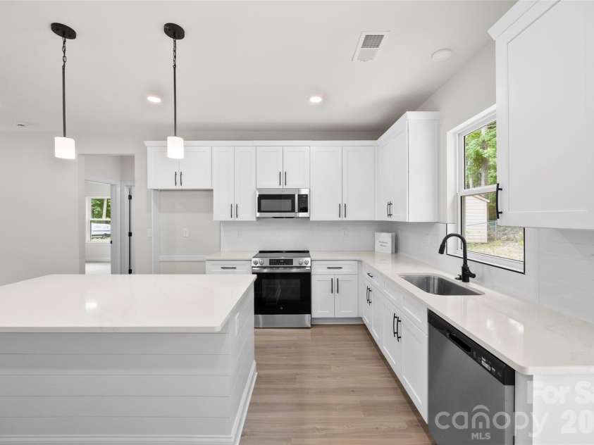 404 Brice Street, Kings Mountain, NC 28086.  MLS# CAR4387371, YatesRealty ID 36441. 