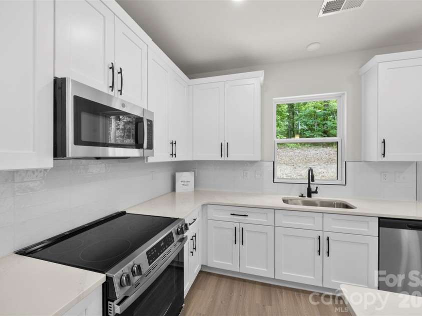 404 Brice Street, Kings Mountain, NC 28086.  MLS# CAR4387371, YatesRealty ID 36441. 