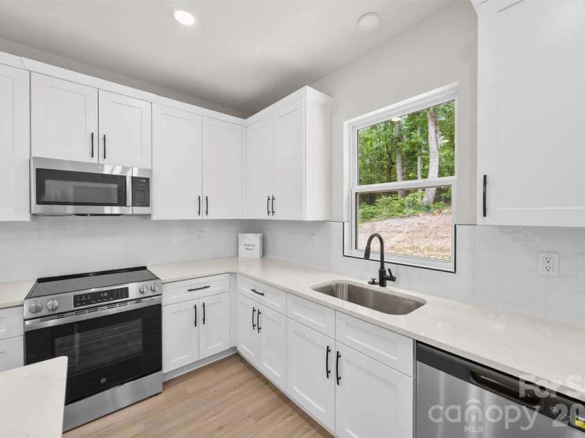 404 Brice Street, Kings Mountain, NC 28086.  MLS# CAR4387371, YatesRealty ID 36441. 