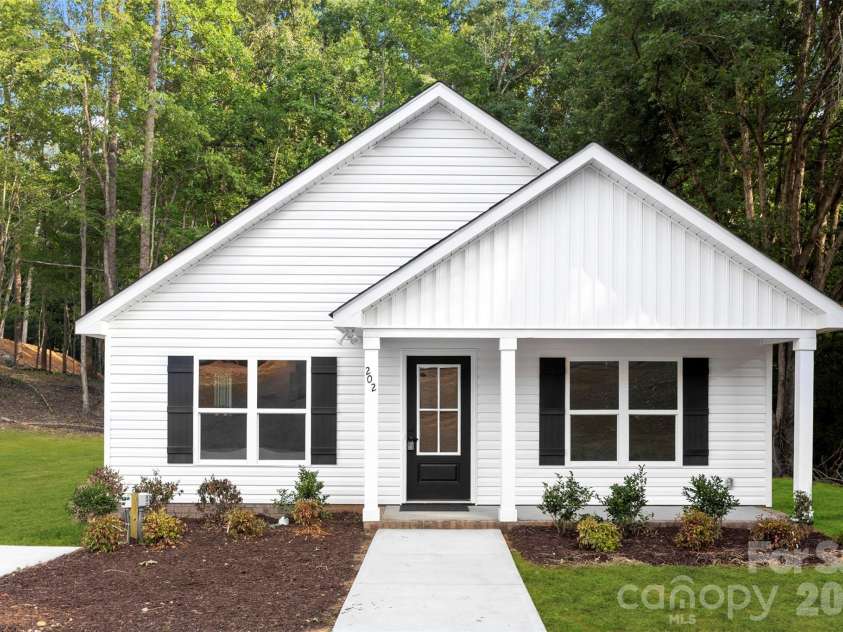 202 Knollwood Circle, Albemarle, NC 28001.  MLS# CAR4396835, YatesRealty ID 36442. 