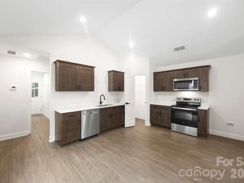 202 Knollwood Circle, Albemarle, NC 28001.  MLS# CAR4396835, YatesRealty ID 36442. 