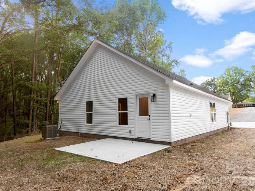 202 Knollwood Circle, Albemarle, NC 28001.  MLS# CAR4396835, YatesRealty ID 36442. 