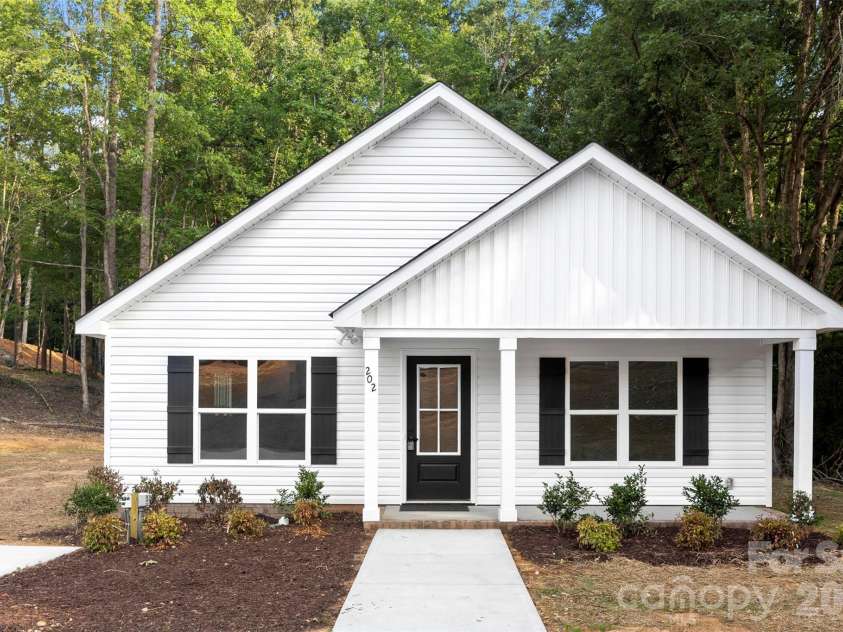 202 Knollwood Circle, Albemarle, NC 28001.  MLS# CAR4396835, YatesRealty ID 36442. 