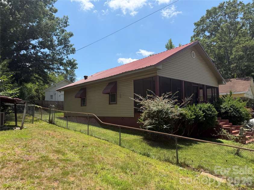 349 Ligon Street, Greenville, SC 29605.  MLS# CAR4401591, YatesRealty ID 36444. Left Side
