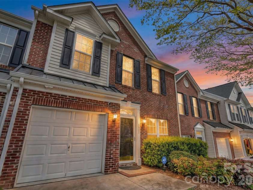 1802 Robinwood Village Drive, Gastonia, NC 28054.  MLS# CAR4382880, YatesRealty ID 36445. 