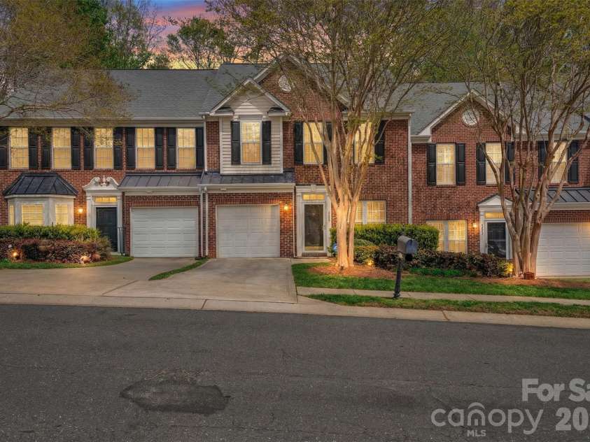 1802 Robinwood Village Drive, Gastonia, NC 28054.  MLS# CAR4382880, YatesRealty ID 36445. 