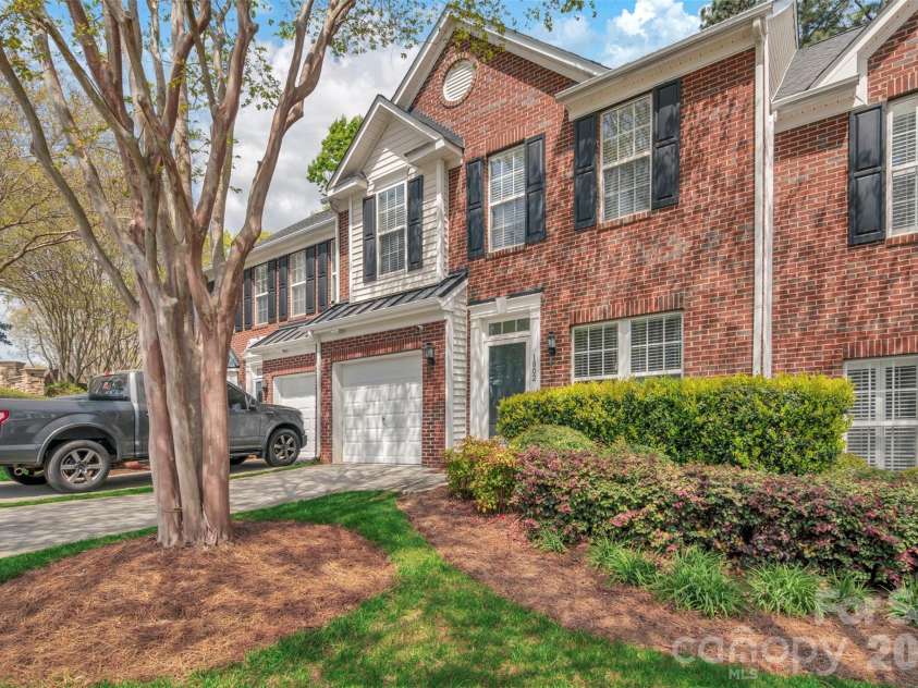 1802 Robinwood Village Drive, Gastonia, NC 28054.  MLS# CAR4382880, YatesRealty ID 36445. 