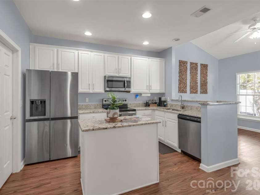 1802 Robinwood Village Drive, Gastonia, NC 28054.  MLS# CAR4382880, YatesRealty ID 36445. 
