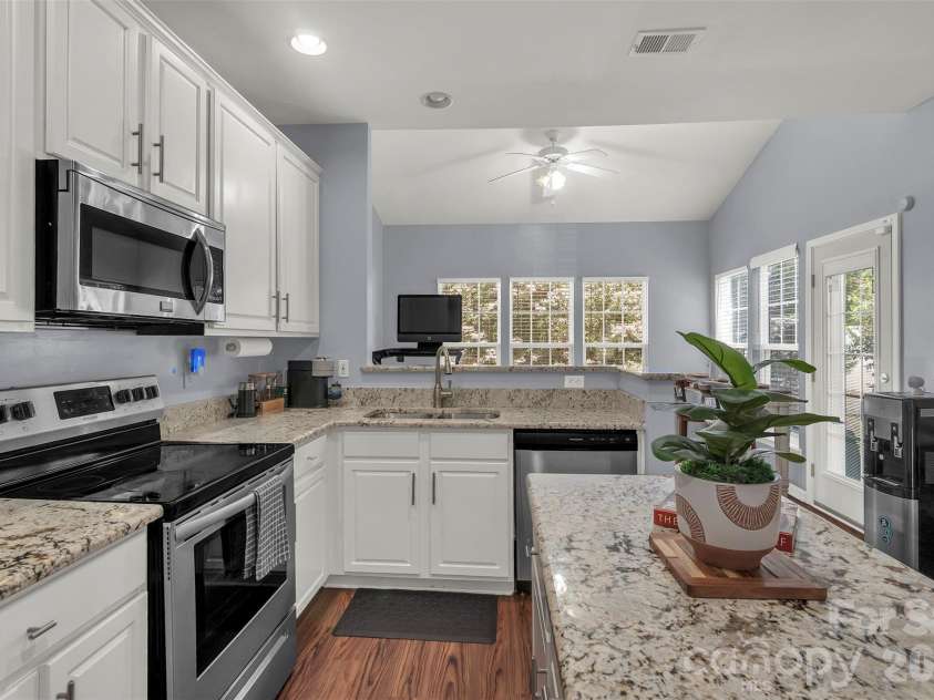 1802 Robinwood Village Drive, Gastonia, NC 28054.  MLS# CAR4382880, YatesRealty ID 36445. 