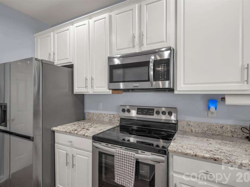 1802 Robinwood Village Drive, Gastonia, NC 28054.  MLS# CAR4382880, YatesRealty ID 36445. 